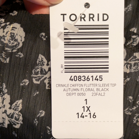 Torrid Black Autumn Floral Crinkle Chiffon Short Flutter Sleeve Top 1X (14-16) - Picture 9 of 12